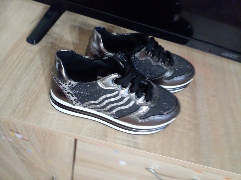 Дитячі дівчачі кросівки підійдуть на осінь і на весну