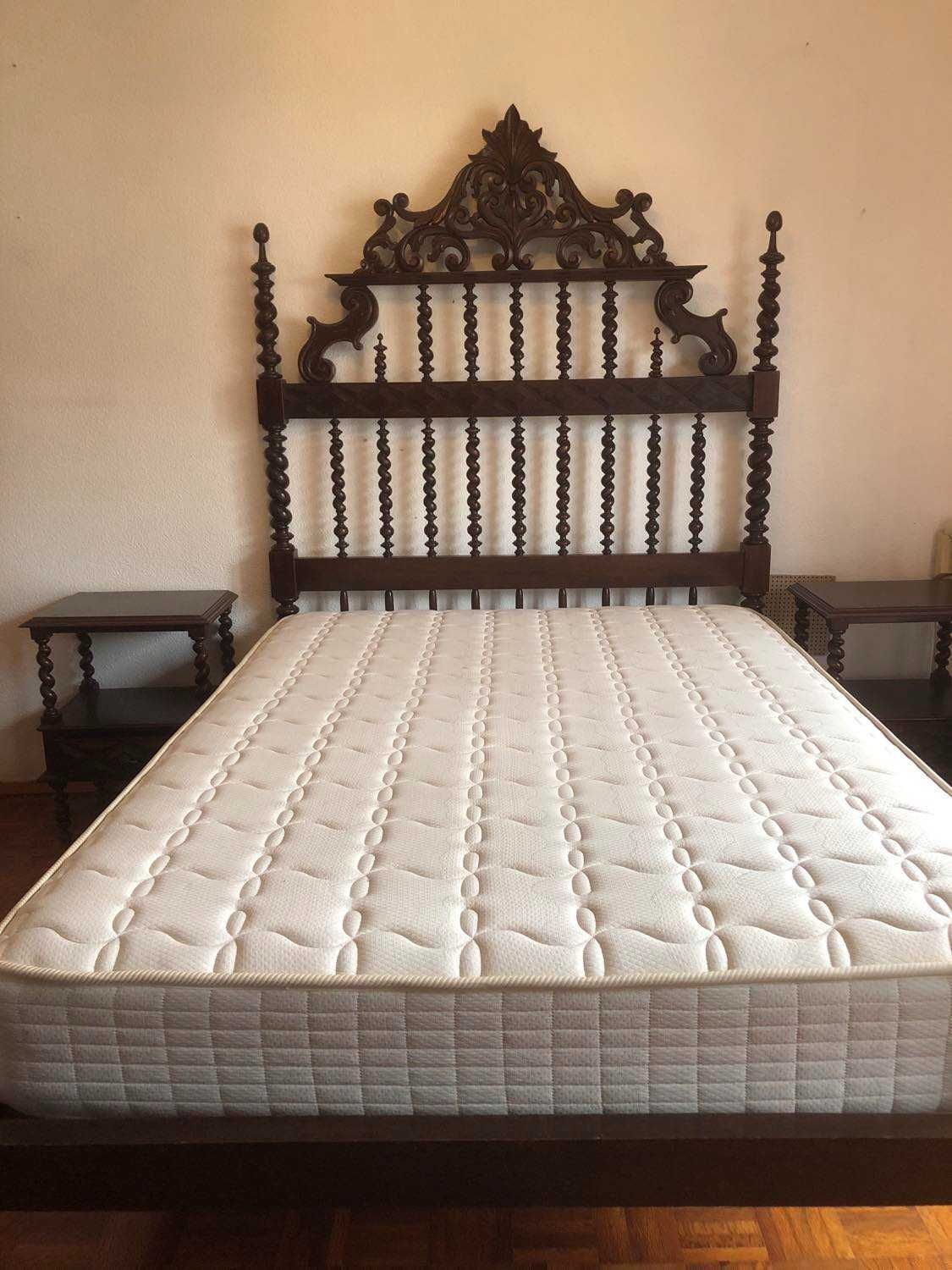 Mobília de Quarto de Casal Antiga com Roupeiro – usada em bom estado