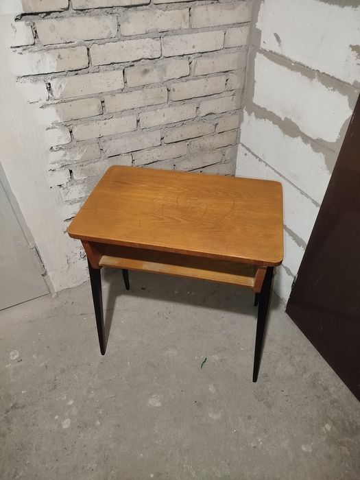 Stolik PRL po renowacji, pod radio, gramofon, konsola patyczak typ 600