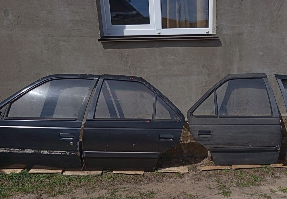 Продам двері для таких авто: peogeot 405; Lanos; Scorpio1,2;Mazda 323f