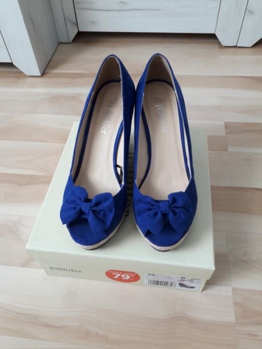 Nowe buty CCC na koturnie.
