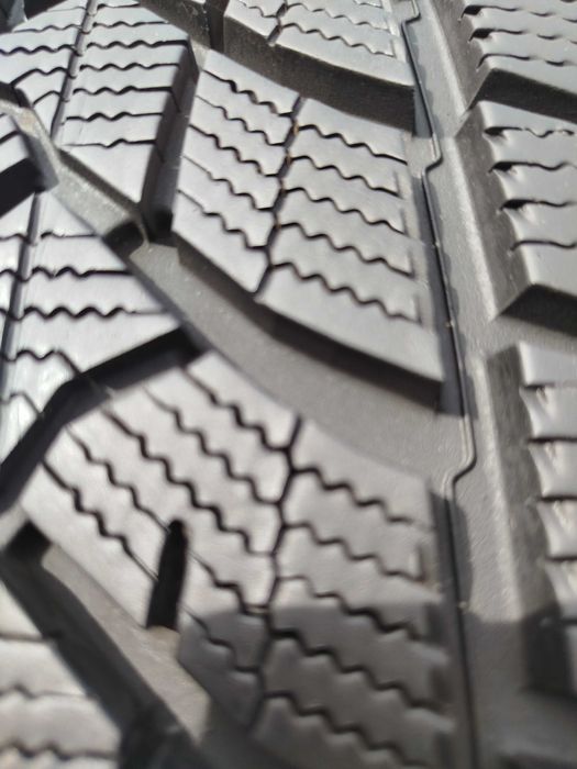 A212# Opony uzywane zimowe 235/65/17" Dunlop