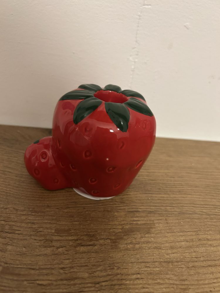 Ceramiczne świeczniki truskawki 2 sztuki nr.7672