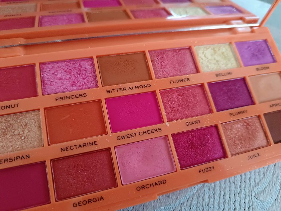 Paleta cieni Makeup Revolution Tasty Peach