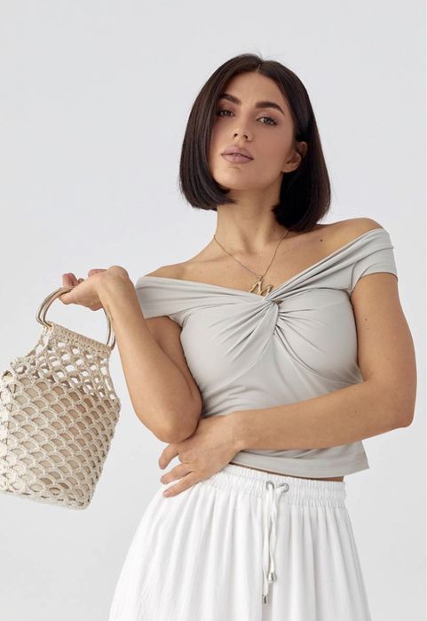 Еластичний топ з переплетіннями, в наявності всі розміри