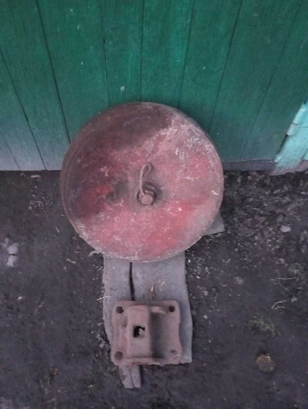 Продам Опорне колесо в сборі до плуга.