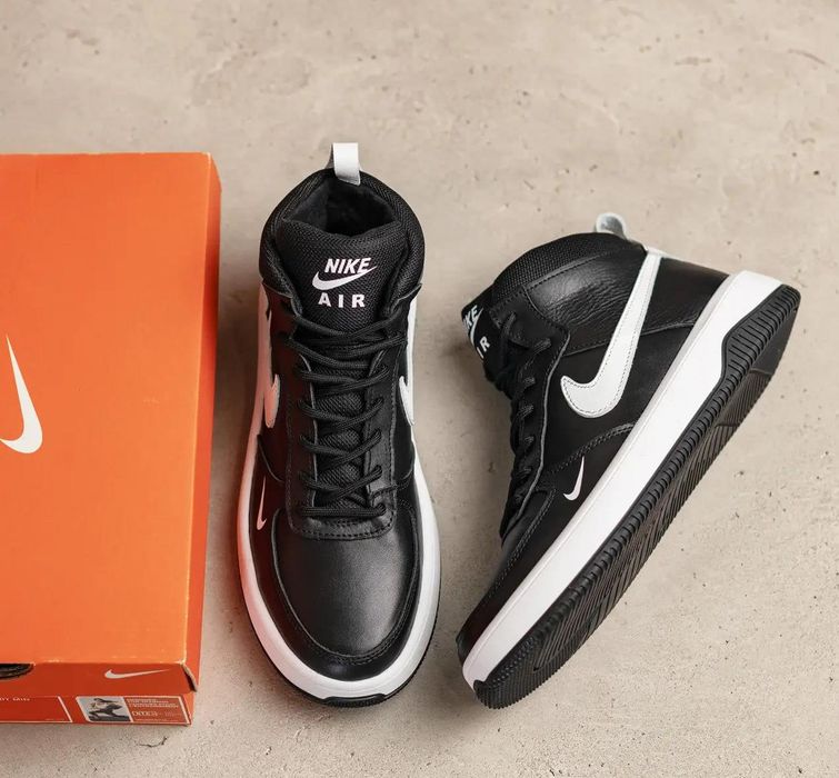 Зимние кроссовки на меху мужские Nike, черные на белой подошве ботинки