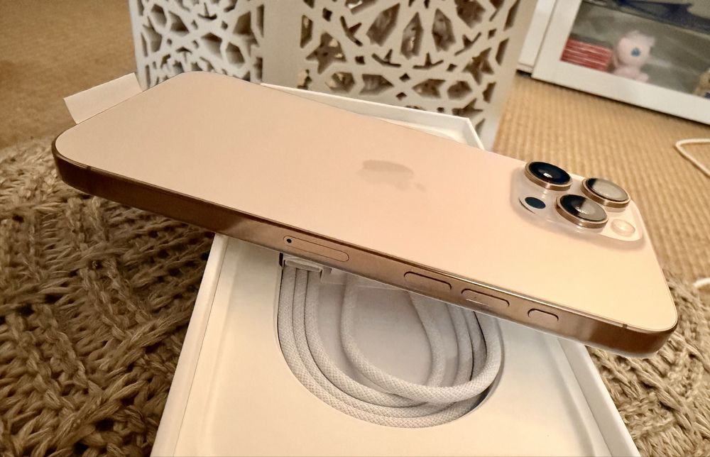 iPhone 16 Pro Max — 256 GB Dourado