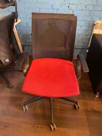 Крісло червоно - чорне, вживане, 2 шт