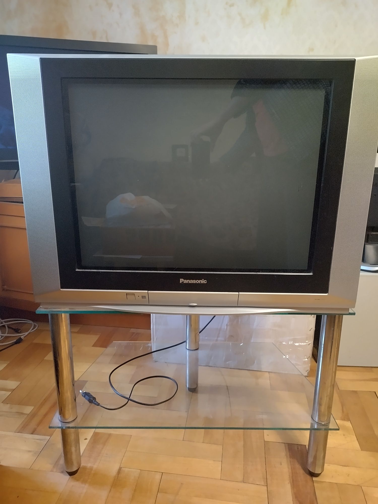 Телевизор + стеклянный столик  (Panasonic TX-29FG50TU)