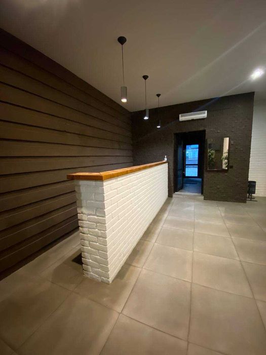 Оренда приміщення 125 кв.м на м. Позняки (фасад) без комісії!