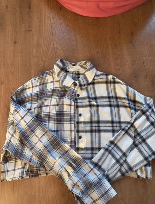 Camisa da Bershka.