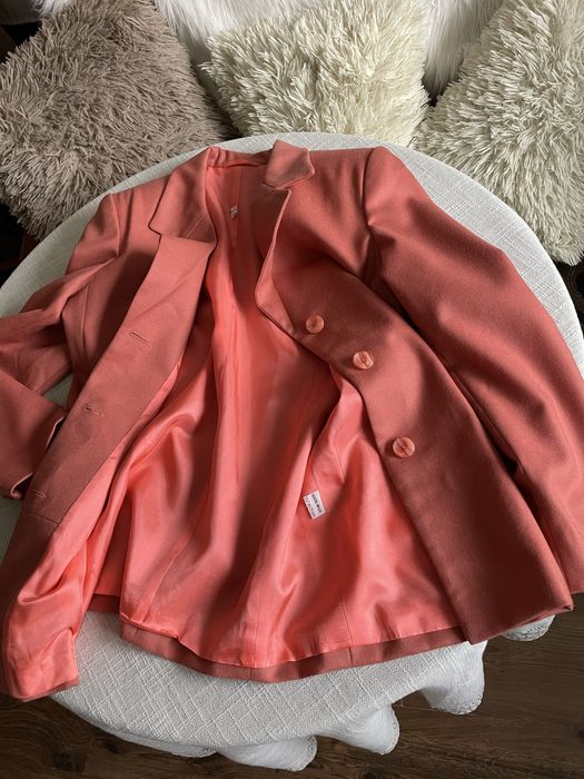 100% wełna, łososiowy garnitur ze spódnicą