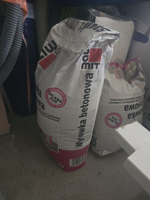 Wylewka betonowa baumit 25kg + 2/3 worka. Termin produkcji 12.24,
