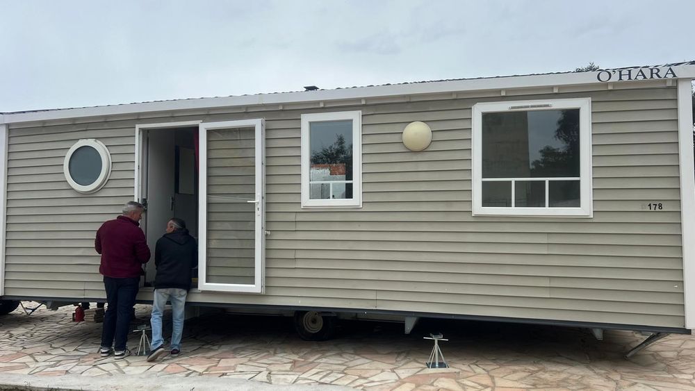 Casa móvel T3 com pouca utilização.