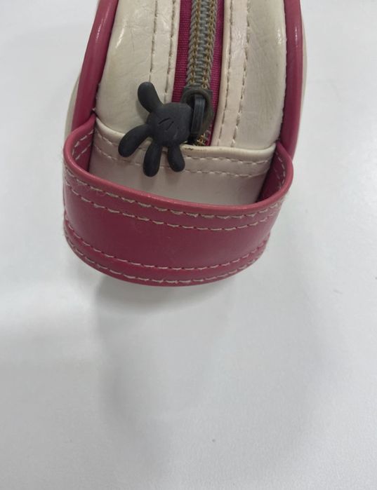 Estojo escolar  em muito bom estado