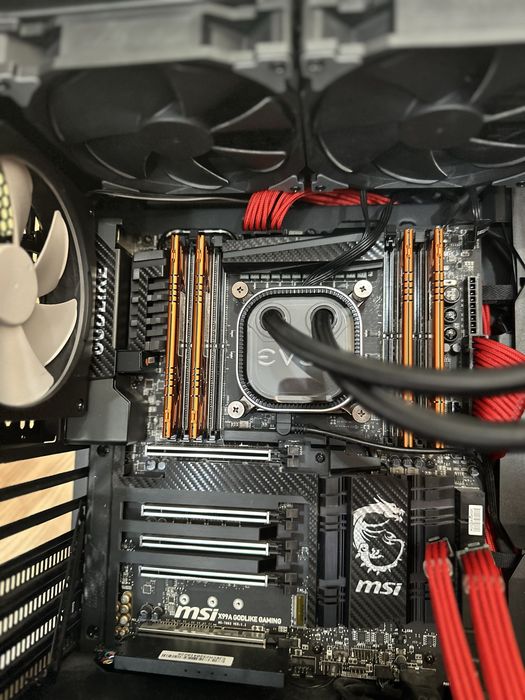 Материнська плата MSI X99A Godlike Gaming Carbon 2011-v3 + i7 6900k