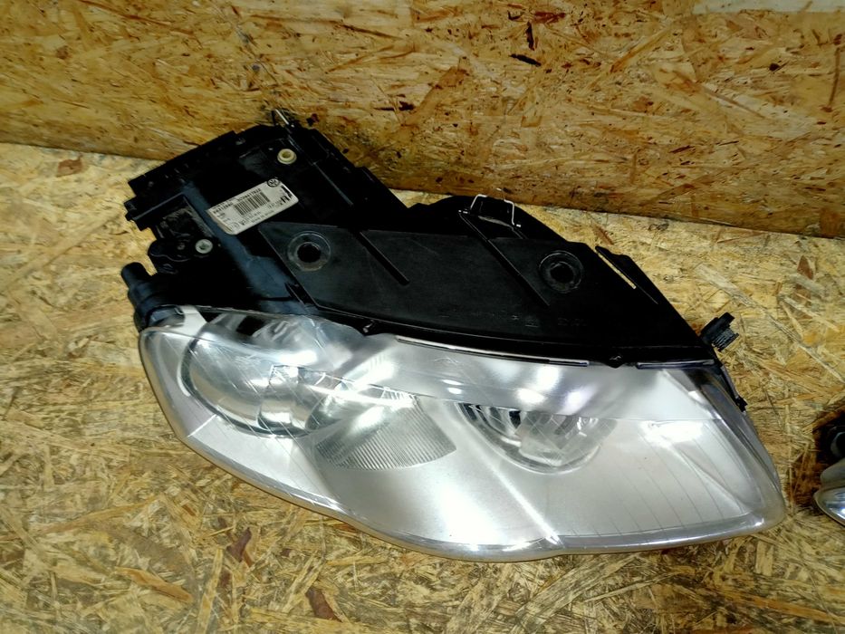 VW Volkswagen Passat B6 xenon lampa przód przednia prawa lewa Anglik