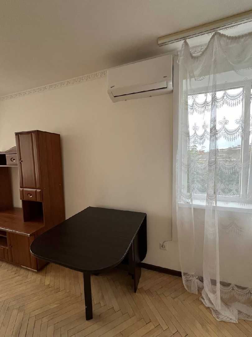 Оренда 2 кімнатної квартири по вулиці Пасічна, біля парку Погулянка