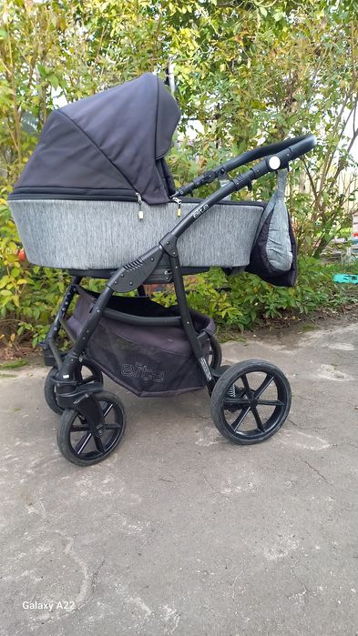 Коляска 3 в 1 в дуже гарному стані
