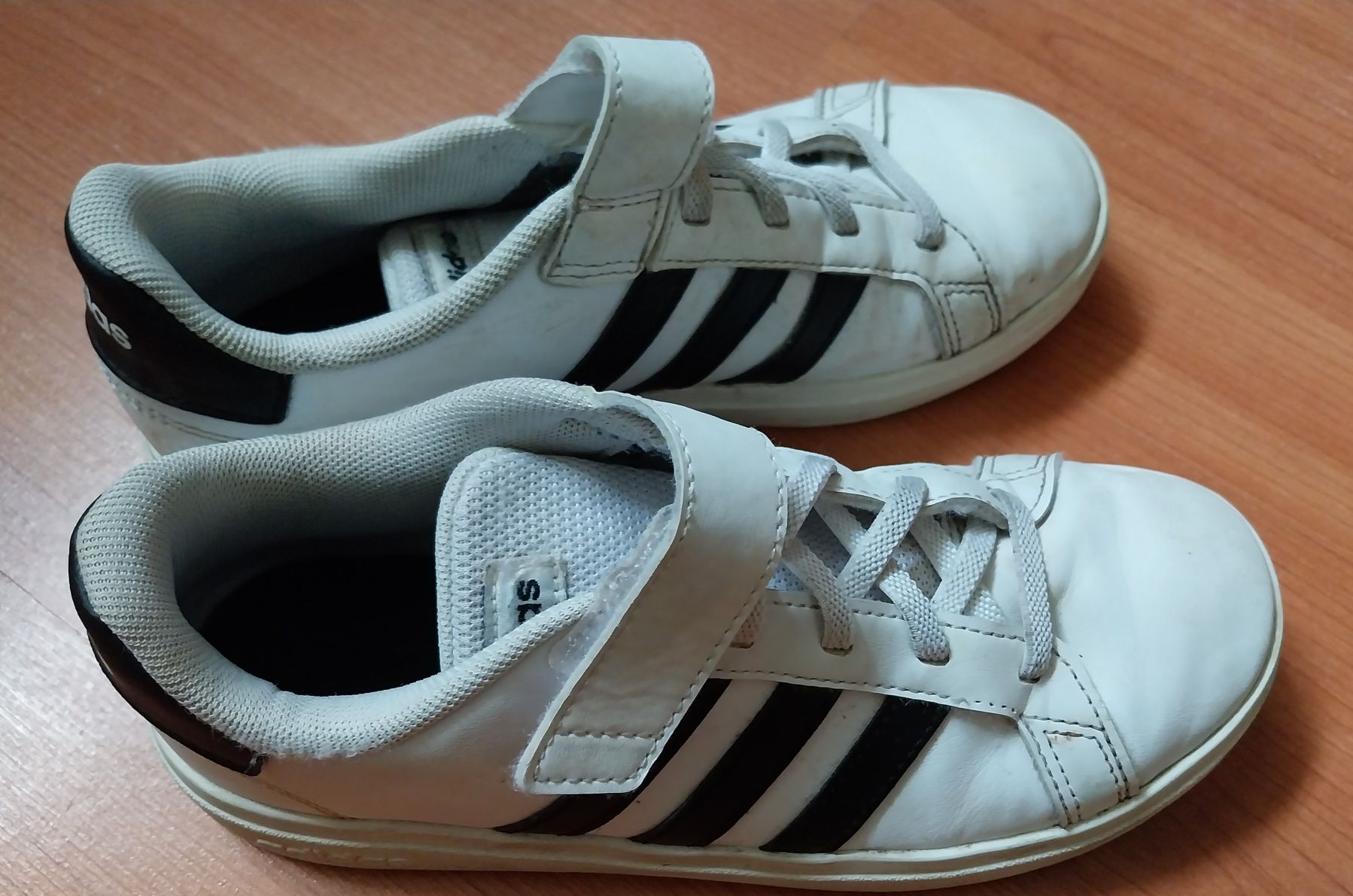 Ténis Adidas brancos 34