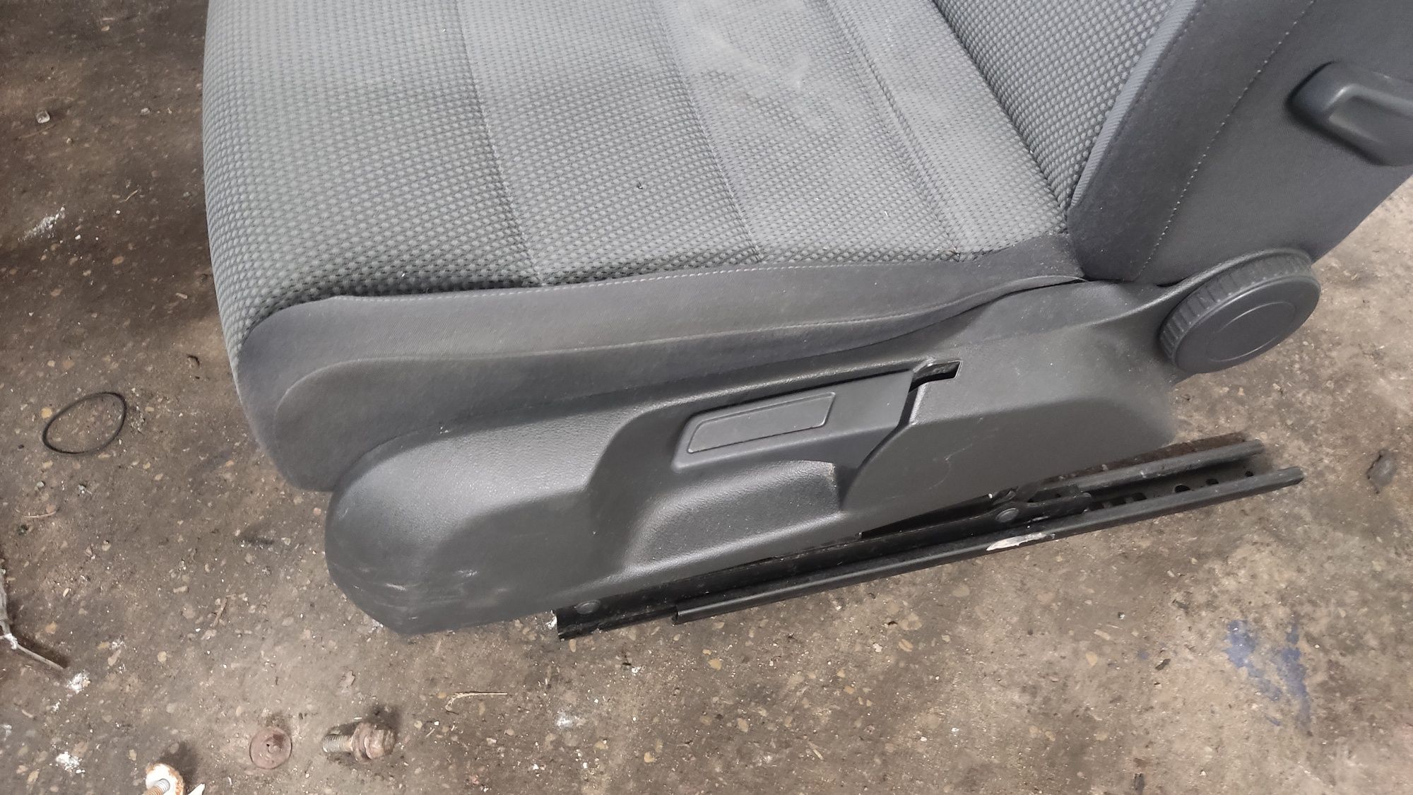 Fotel lewy przód kierowcy volkswagen golf VI
