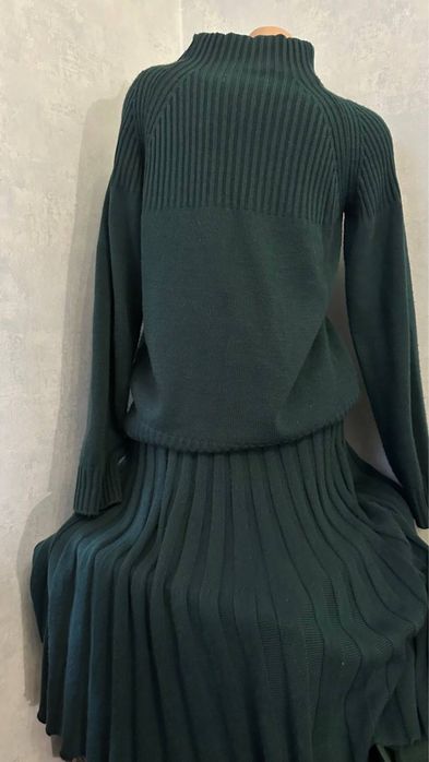 Теплий трикотажний костюм (светр + плісирована спідниця)