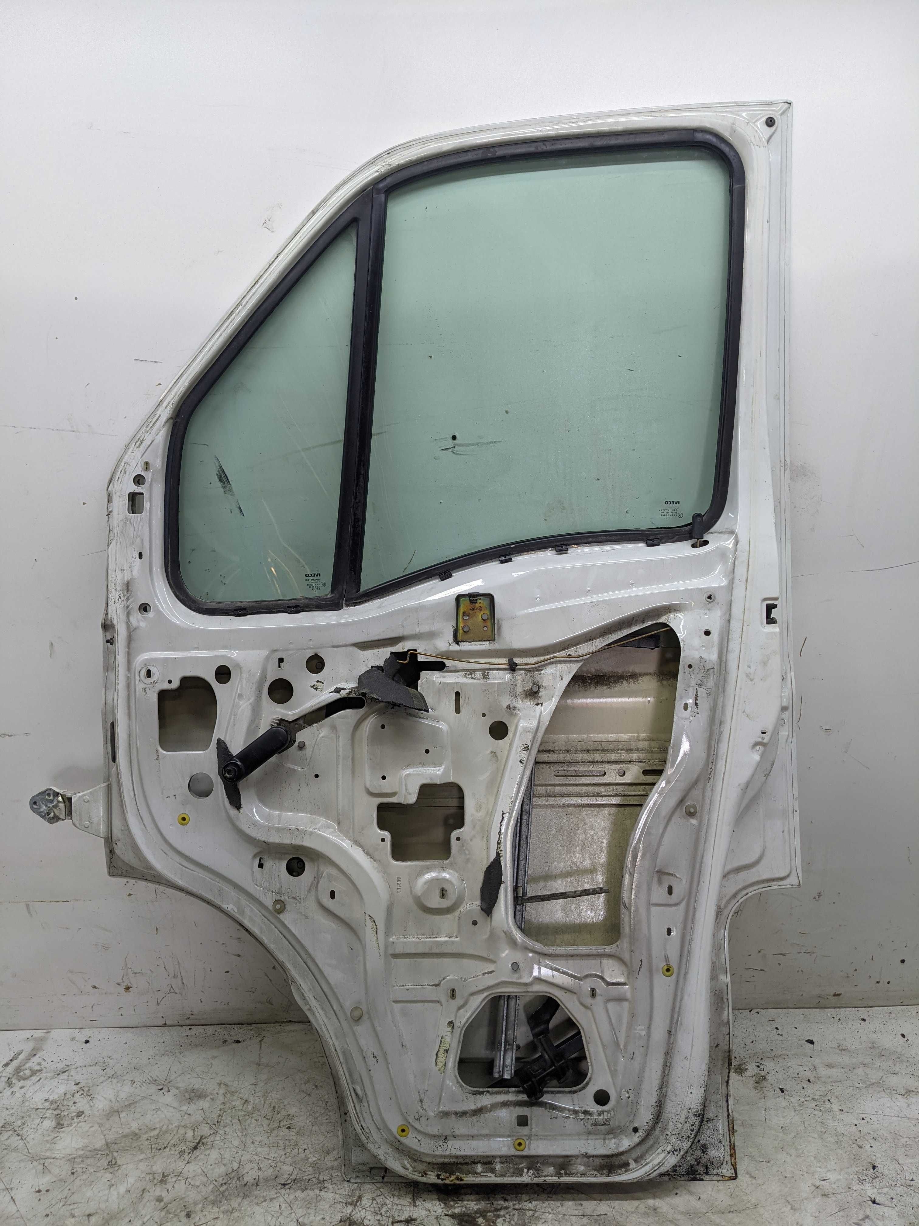 Iveco Daily III 3 29L-35S Drzwi Prawe Przednie Prawy Przód