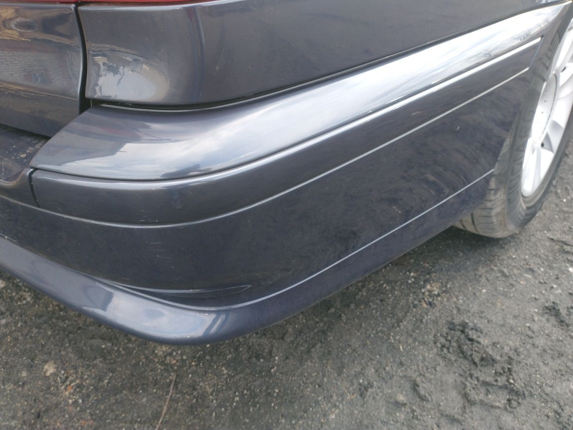 Zderzak tylny BMW E39 kombi toledoblau 482/5 kompletny z belką