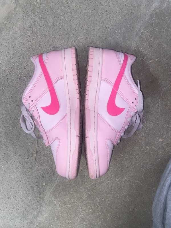 Nike Dunk Low Triple Pink (GS) 40