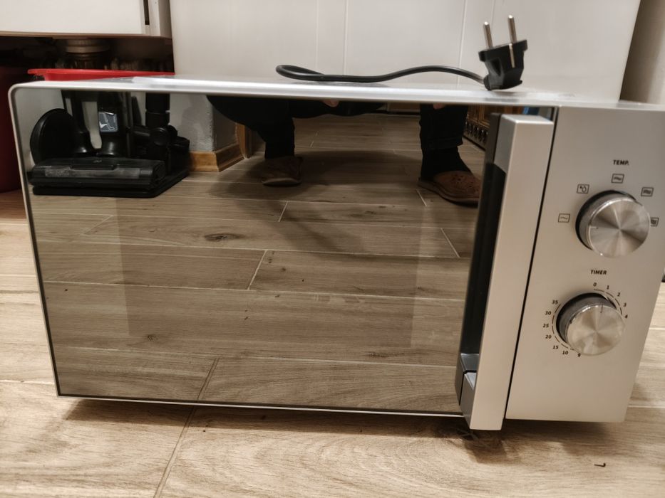 Kuchenka mikrofalowa Hisense