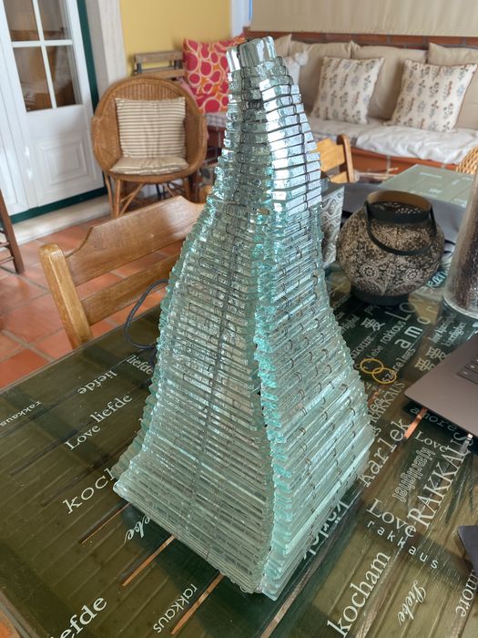 Candeeiro Vintage escultura piramidal em vidro anos 70 Fabuloso