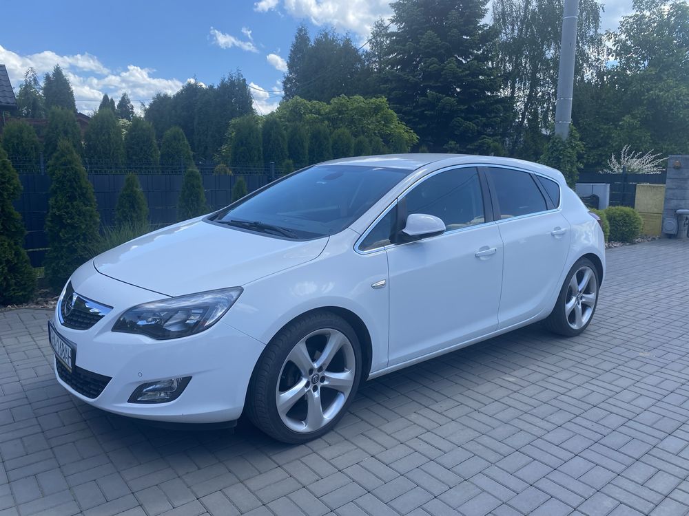 Opel astra 1.4 140 TURBO BENZYNA pakiet COSMO