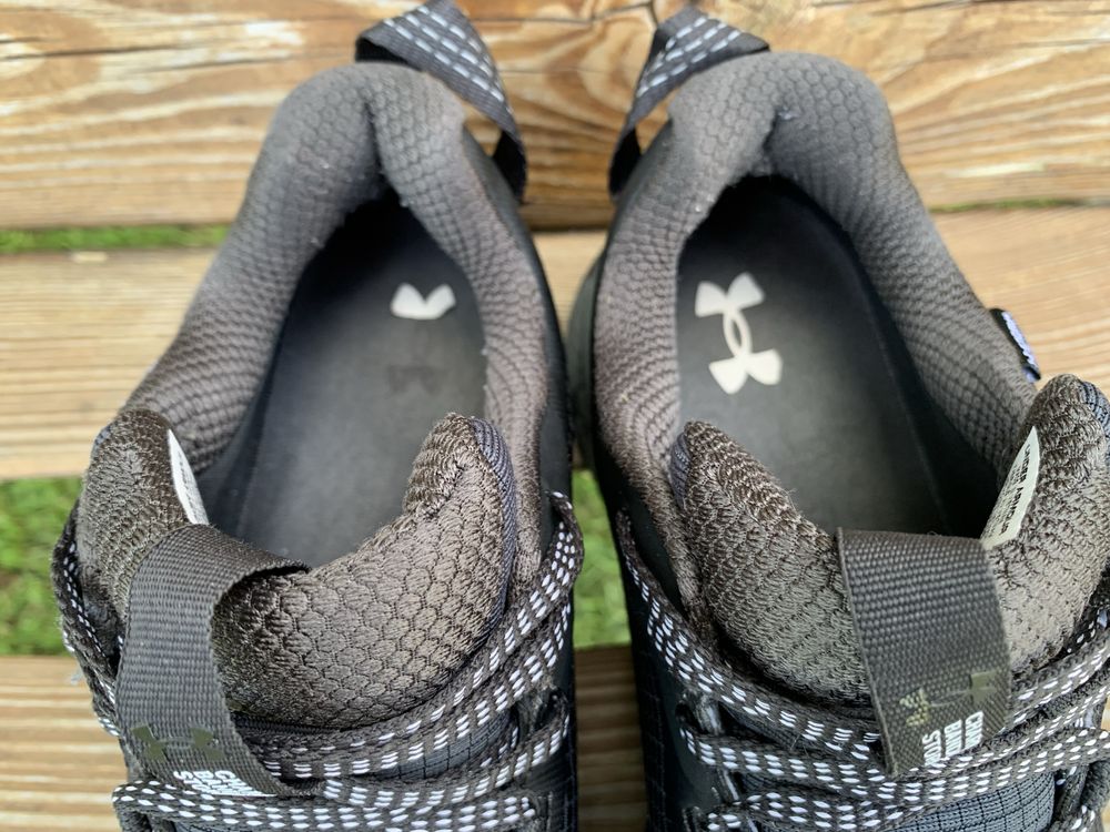 Under Armour w Charged бігові кросівки