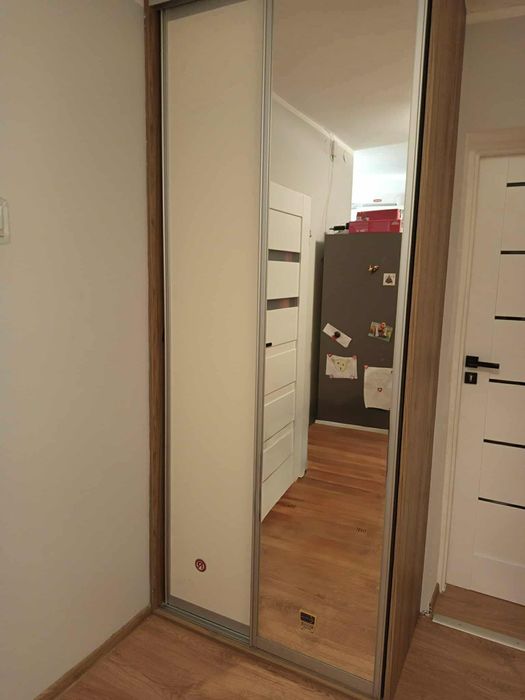 Szafa z lustrem, przesuwna