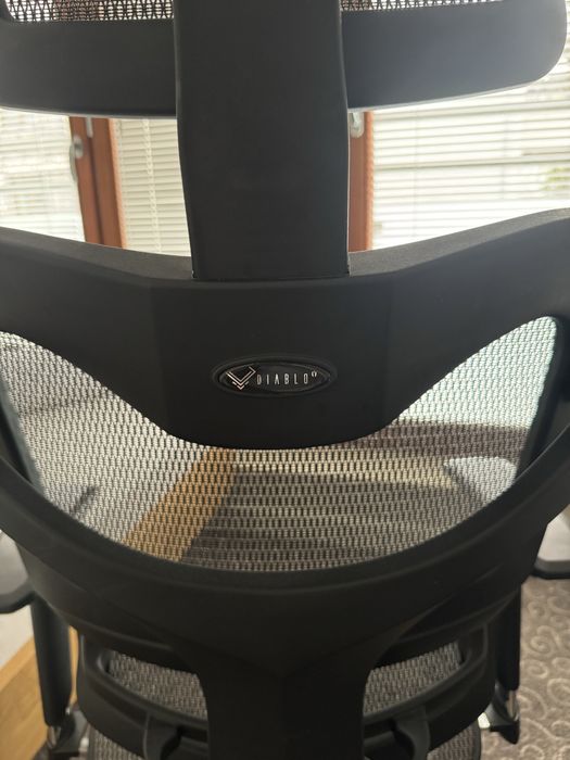 Fotel ergonomiczny DIABLO – idealny do pracy i gamingu