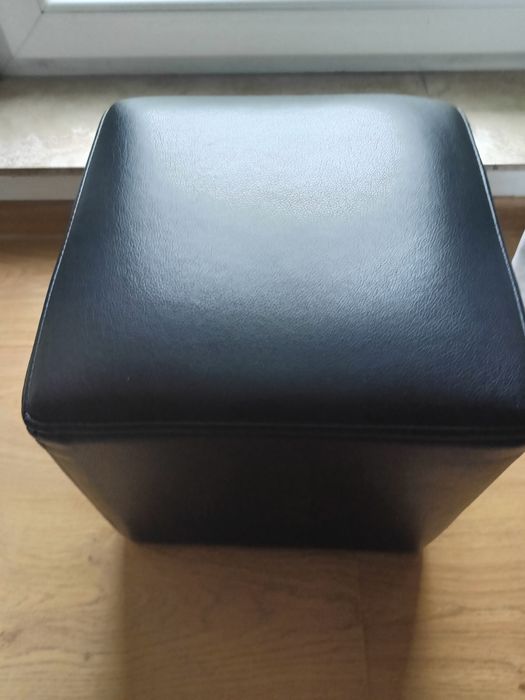Puf skórzany czarny