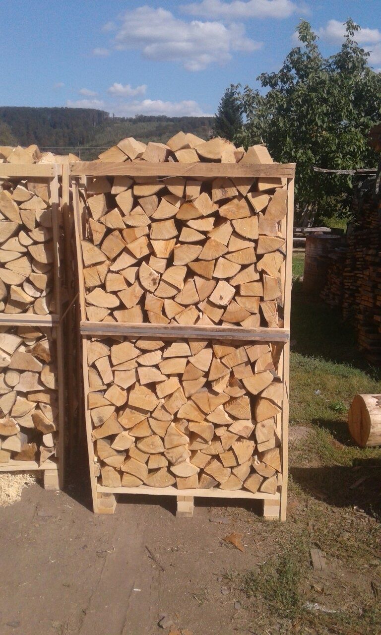 Drewno kominkowe na paletach