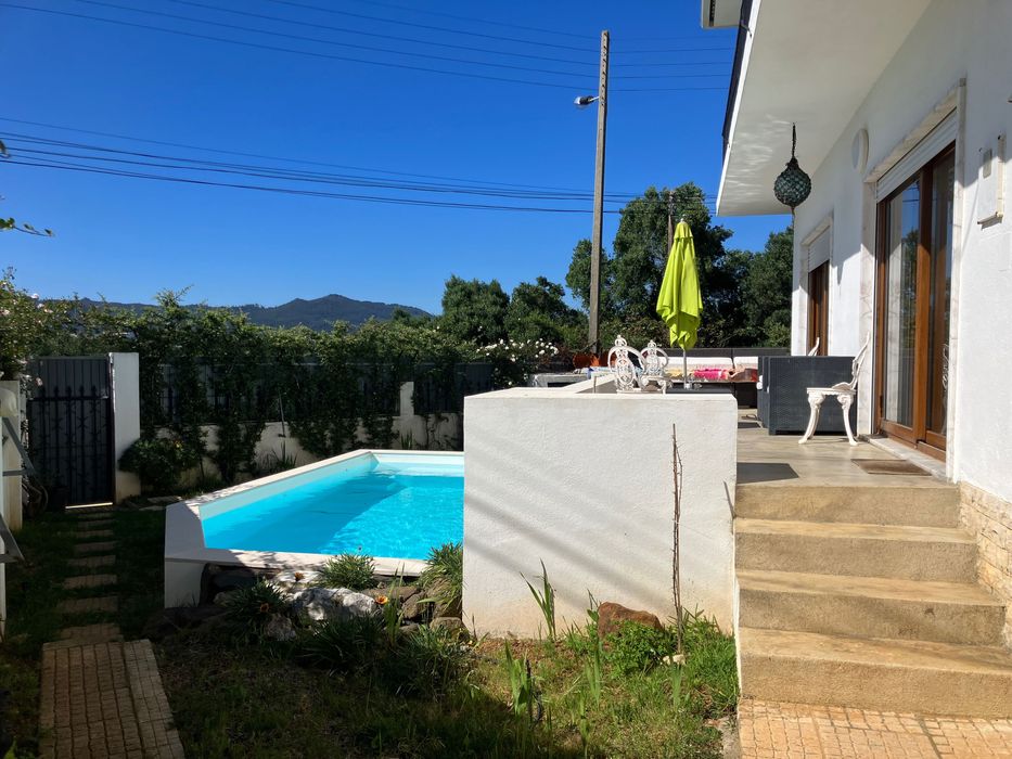 Moradia com piscina e vista panorâmica