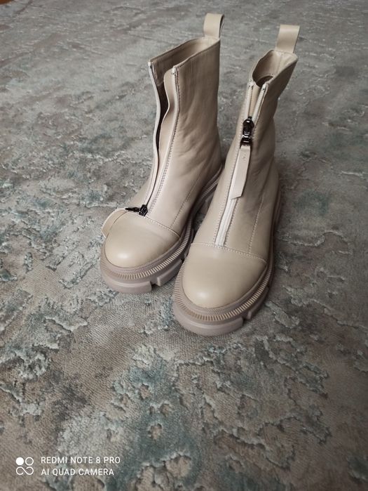 Ботінки, осінь на байці