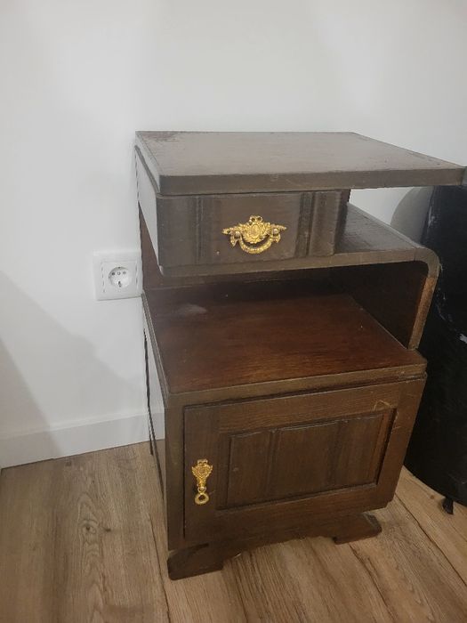 Mesinha de cabeceira antiga