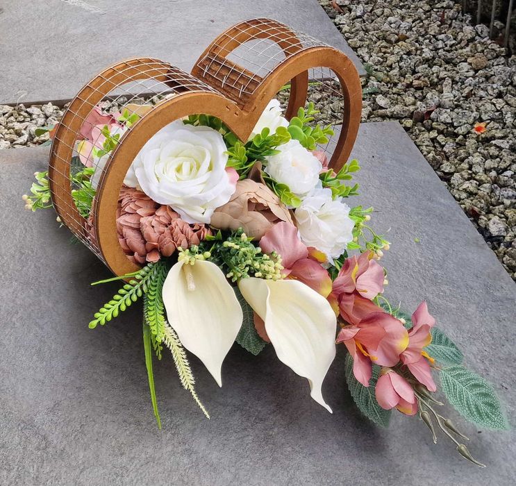 Kompozycja kwiatowa na grób cmentarz stroik serce ikebana Z633