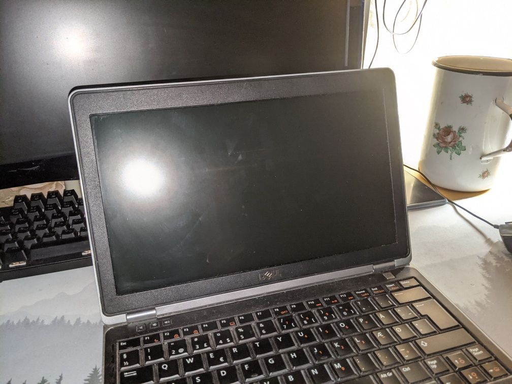 DELL latitude e6320 Не включается