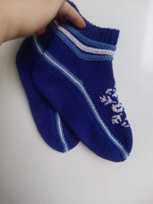 Продам вязаные носочки и следочки.