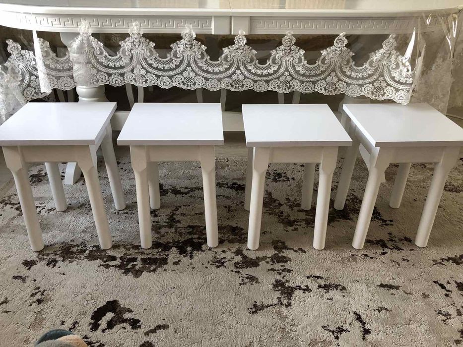 Табуретки міцні та надійні.