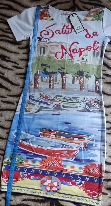 Женское платье новое и стильное.