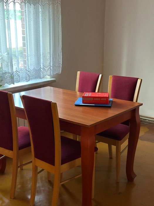 Sprzedam stół do jadalni i dwa taborety