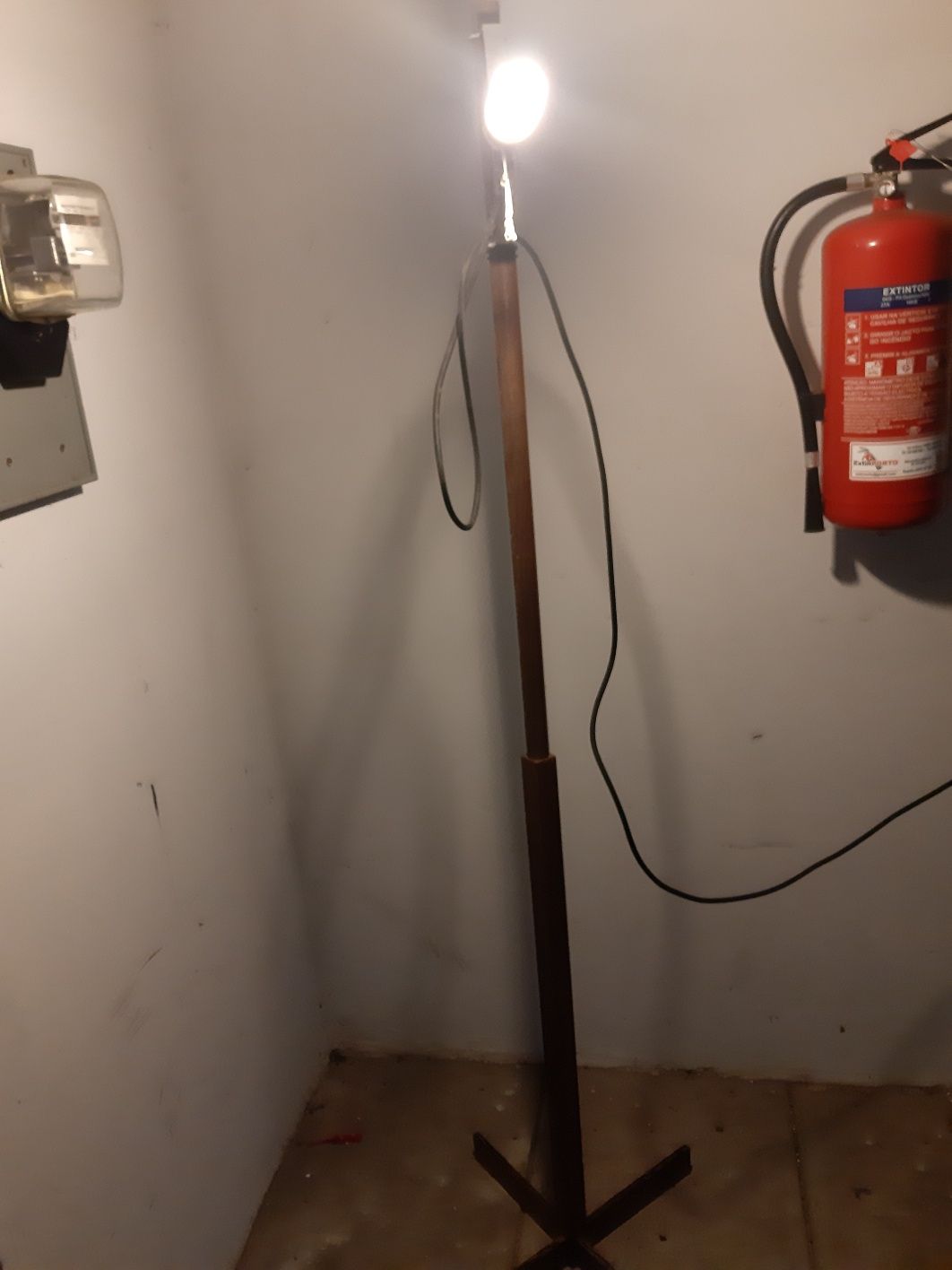 Vendo iluminador de pé