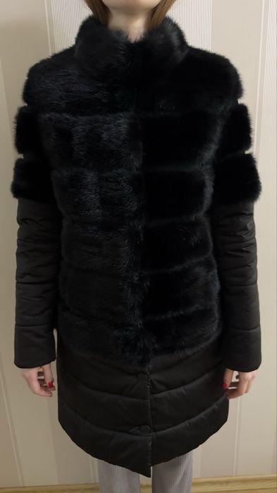 Пуховик-жилетка с натуральным мехом