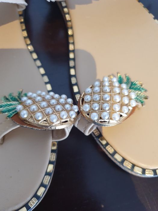 Sandálias em camurça